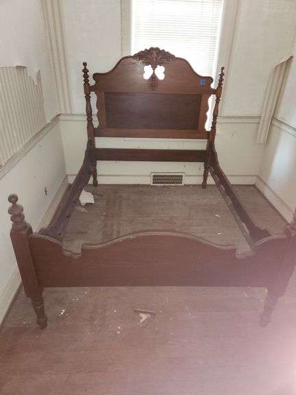 Vintage Full Size Wood Bed