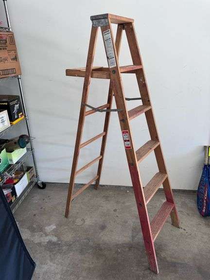 Wood Step Ladder