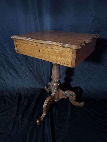 Vintage Tri-Leg Pedestal Table