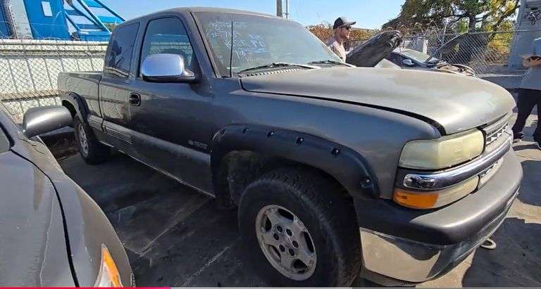 1999  CHEVROLET  Silverado  1GCEK19T9XE185200