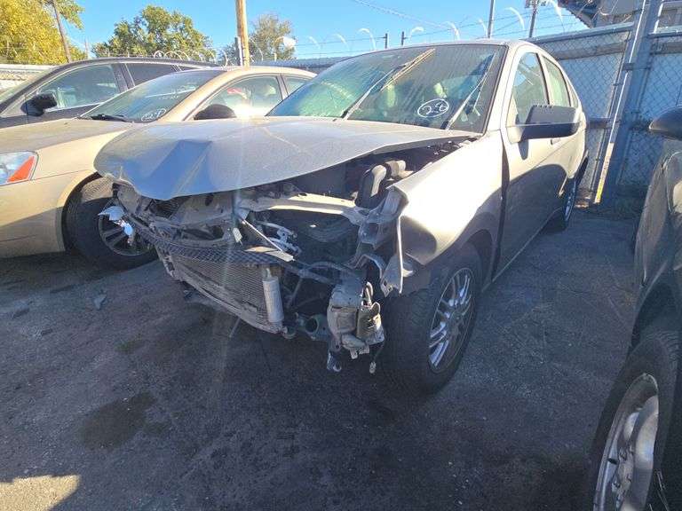 2008  FORD  Focus  1FAHP35N38W183025