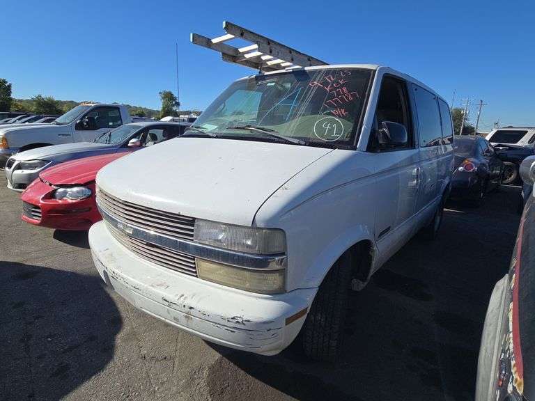 1998  CHEVROLET  Astro Van  1GNDM19W6WB177787
