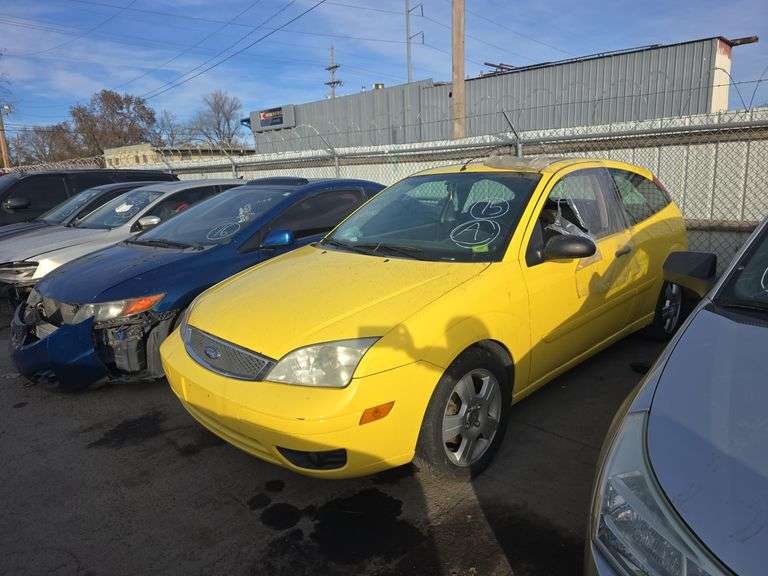 2005  FORD  Focus  3FAFP31NX5R110486
