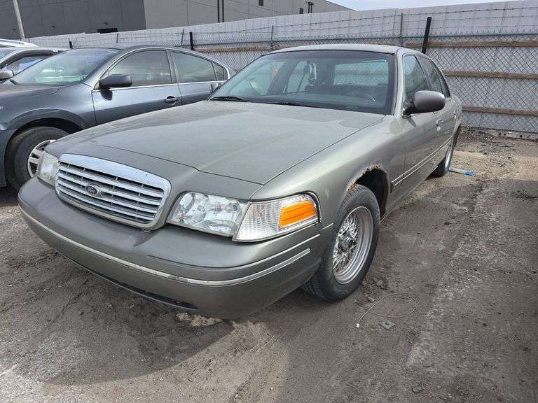2000  FORD  Crown Victoria  2FAFP73W6YX167495