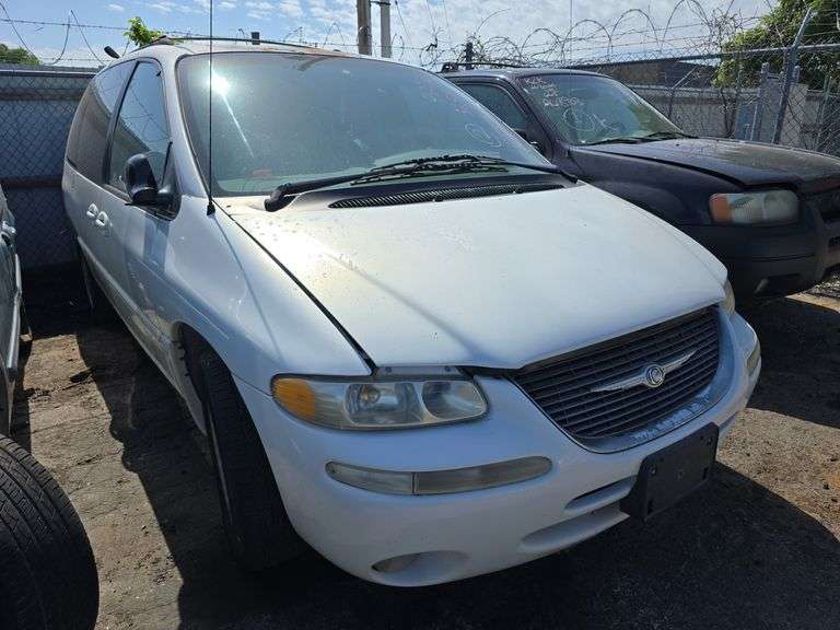 1999  CHRYSLER  Town and Country  1C4GP54L3XB543658