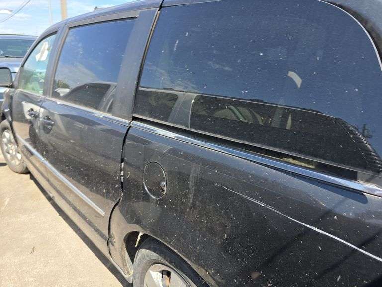2010  CHRYSLER  Town and Country  2A4RR5D15AR332899