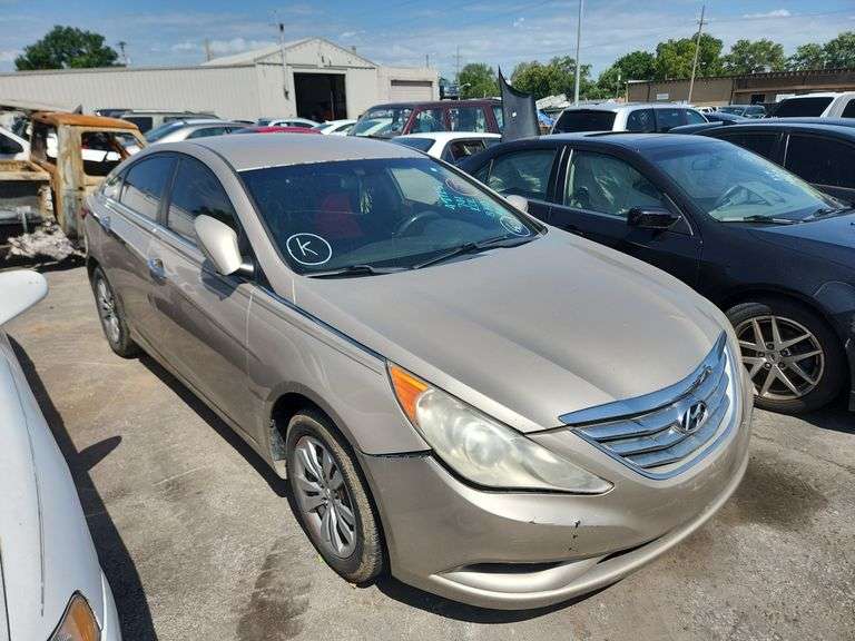 2011  HYUNDAI  Sonata  5NPEB4AC3BH228810