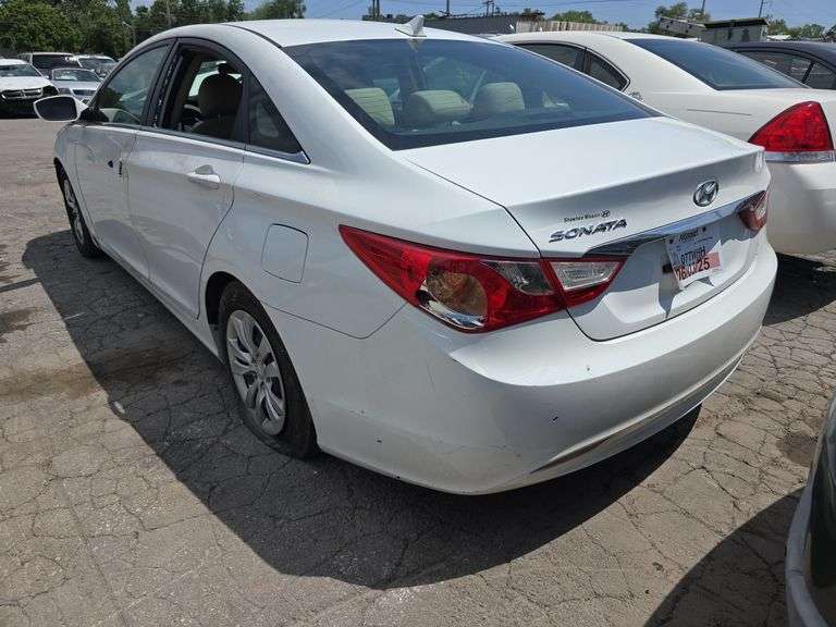 2011  HYUNDAI  Sonata  5NPEB4AC9BH231808