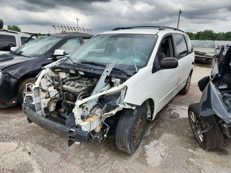 2004  TOYOTA  Sienna  5TDZA23C84S108438