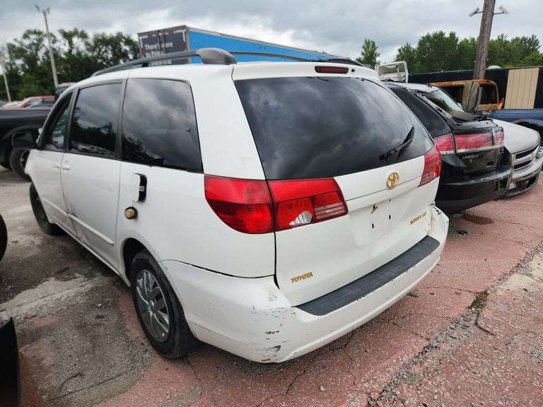 2004  TOYOTA  Sienna  5TDZA23C84S108438