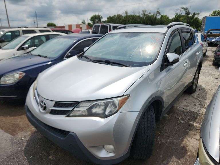 2015  TOYOTA  RAV4  JTMRFREV7FD122872