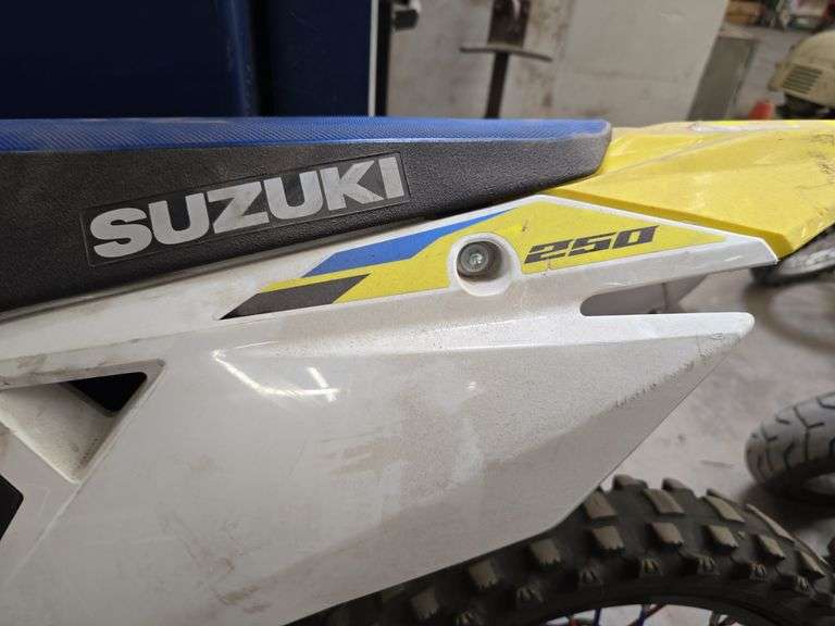 2024  SUZUKI  rm-z250  JS1EC11C9R7100186