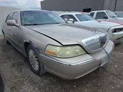 2003  LINCOLN  Town Car  1LNHM82W63Y653697