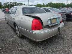 2003  LINCOLN  Town Car  1LNHM82W63Y653697