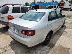 2008  VOLKSWAGEN  Jetta  3VWJM71K08M055345