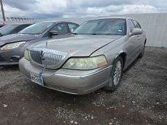 2003  LINCOLN  Town Car  1LNHM82W63Y653697