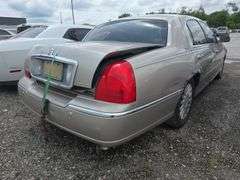 2003  LINCOLN  Town Car  1LNHM82W63Y653697