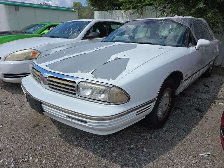 1996  OLDSMOBILE  Ninety Eight (98)  1G3CX52K1T4306724