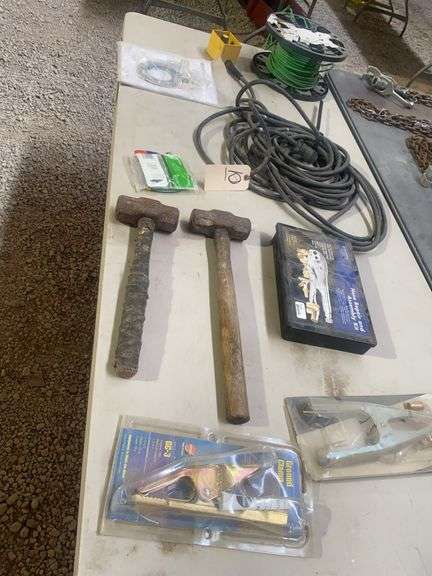 Tbl lot: 2 sledgehammers, Jackson GC – three ground clamp, Radnor steel ground clamp, etc