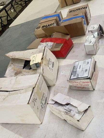 Tbl lot: Burndy, Mathey Dearman Beveler spacer, Rigid Strut Clamps