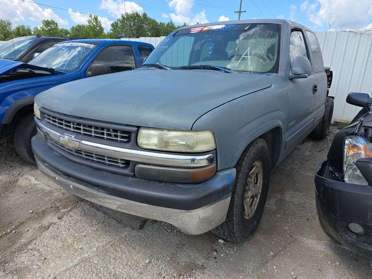 2000  CHEVROLET  Silverado  1GCEC19T7YZ216340