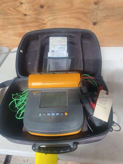 FLUKE 1555 insulation tester. Not tested “will not calibrate”