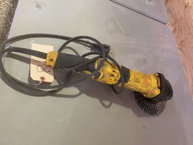 Dewalt DWE43066N 6"Angle Grinder w/brush wheel