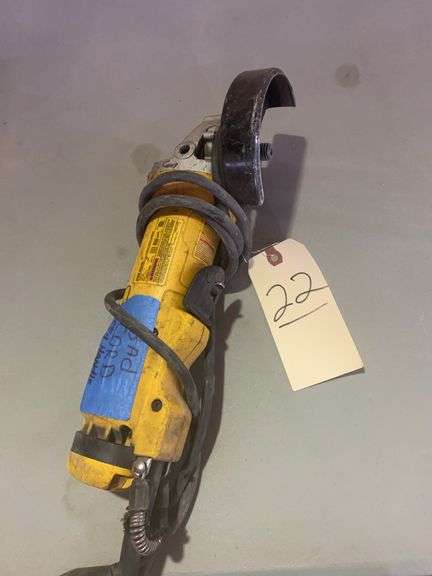 Dewalt DWE4222N Angle Grinder 4.5" "Bad Cord-needs handle"