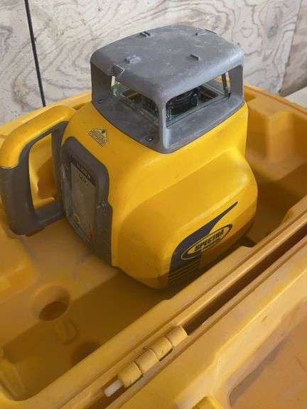 Spectra GL412N Grade Lasesr  HL760 Laser Reciever in case