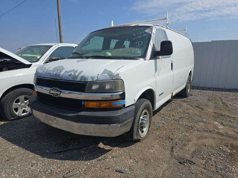 2005  CHEVROLET  Express  1GCGG25V451160202