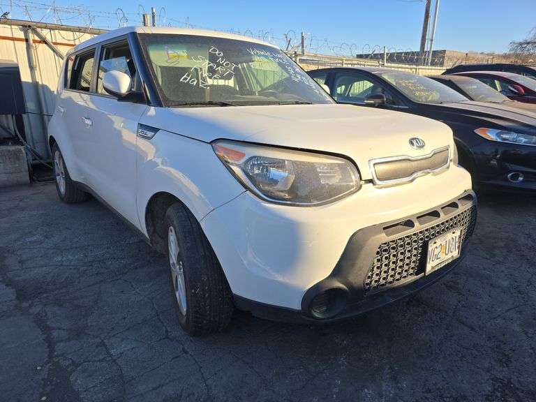 2016 KIA Soul KNDJN2A23G7404025