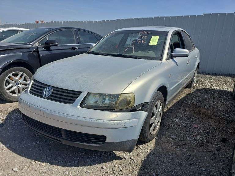 2000  VOLKSWAGEN  Passat  WVWMA23B1YP352790