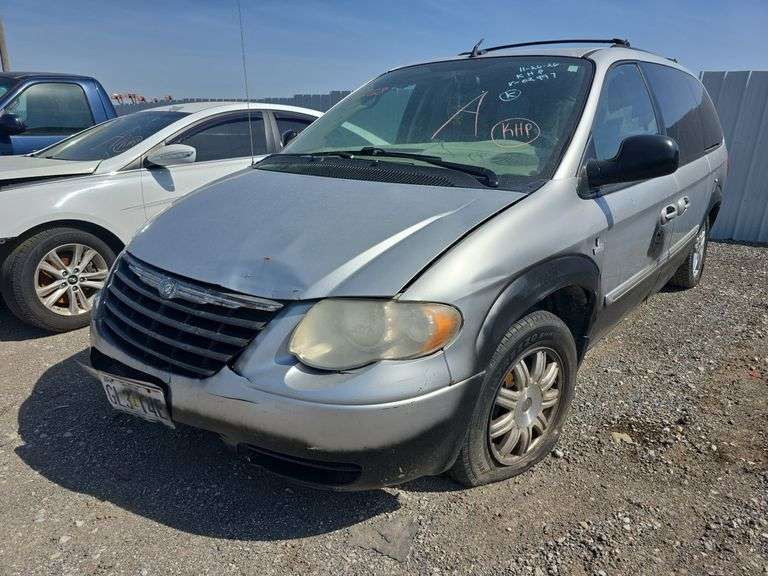 2006  CHRYSLER  Town and Country  2A4GP54L96R702497