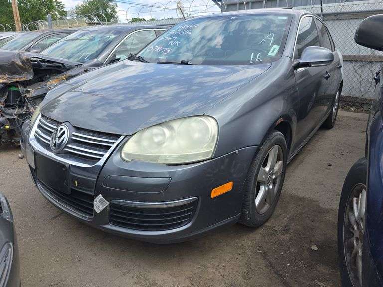 2008  VOLKSWAGEN  Jetta  3VWRM71K98M078173