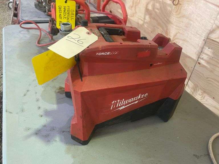 Milwaukee Force Logic no battery "Leaks at bottom"