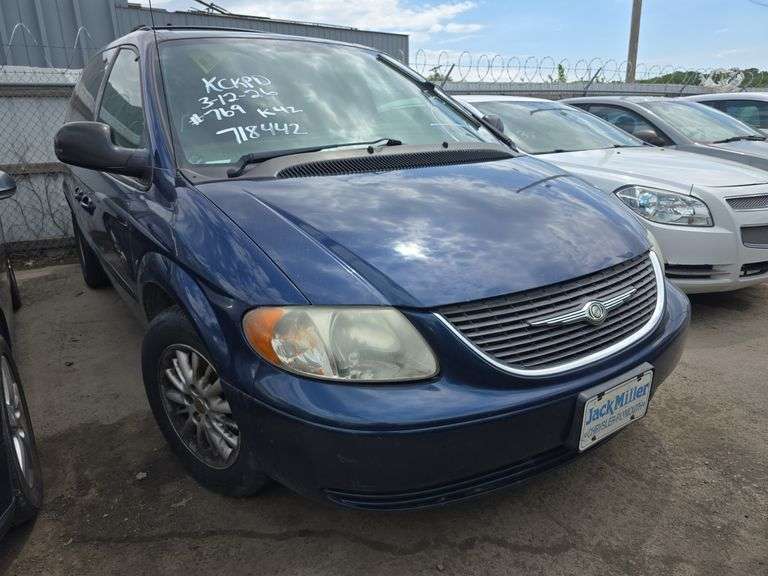 2002  CHRYSLER  Town and Country  2C4GP74L42R718442