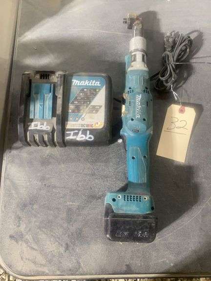Makita Drill DFL302F w/charger and battery in case See Video!
