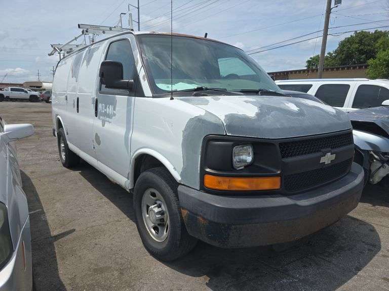 2008  CHEVROLET  Express  1GCGG25C281176384