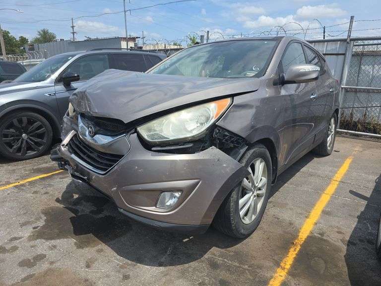 2011  HYUNDAI  Tucson  KM8JUCAC4BU169593