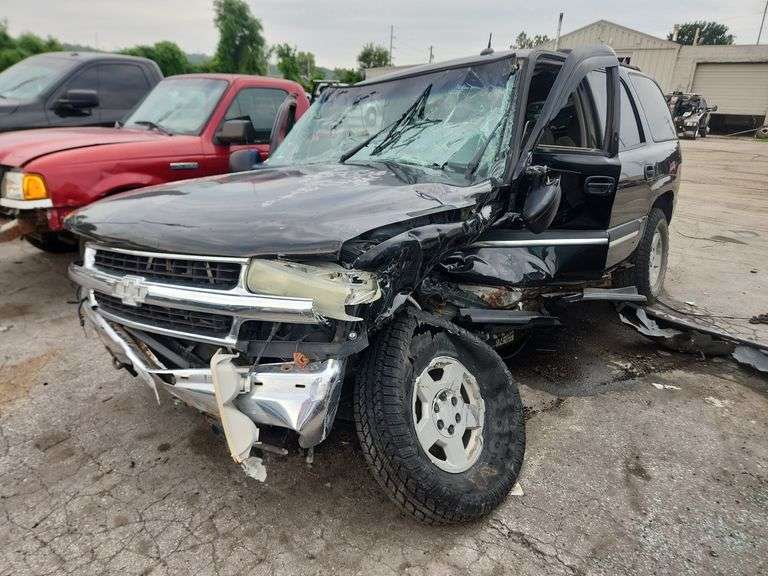 2005  CHEVROLET  Tahoe  1GNEK13T45R143779