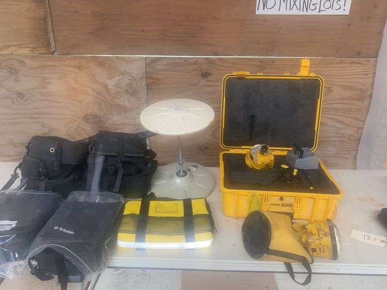 Trimble SPS 985, 986, Zephyr Geodetic Model 2, 8 soft cases  not tested