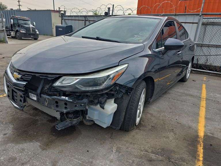 2017  CHEVROLET  Cruze  1G1BE5SM1H7172329  Automatic