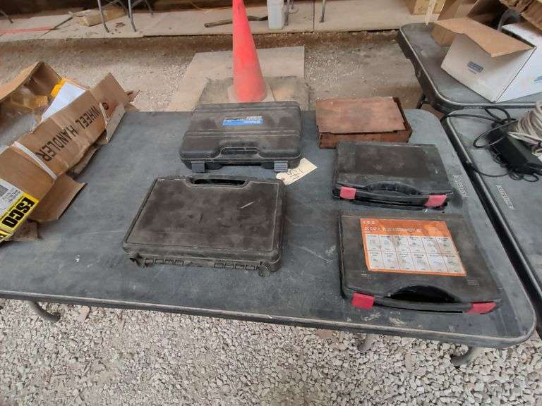 Lot: Rocklin Hydraulics Tap plug kit in wood case, Combustible tester, Master leak locator kit