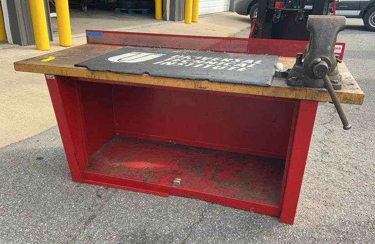 Work Bench with Vise