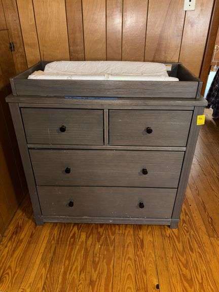Simmons Juvenile Dresser with Changing Table Top