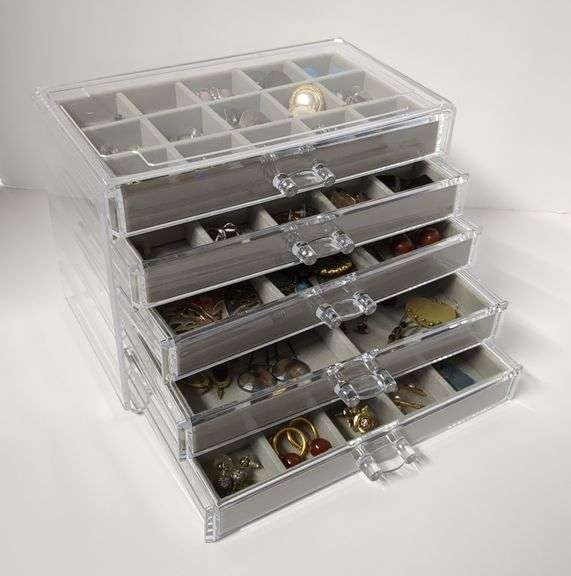 Pierced Earrings in 5-Drawer Case