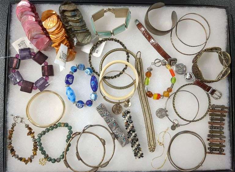29 Bracelets