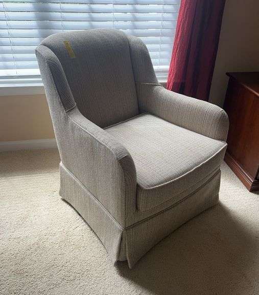 Swivel Accent Chair