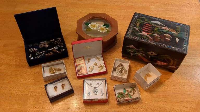 Jewelry Boxes, Boxed Jewelry, Cufflinks and Tie Clips