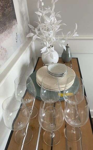 Table Decor, Plates, and Wine Glasses